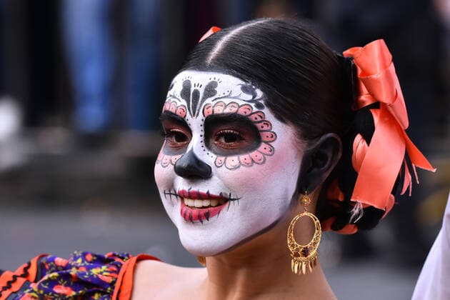 Day of the Dead International Parade in Mexico City MEXICO CITY, MEXICO - OCTOBER 27: Participants take part during the commemorative Day of the Dead International Parade as part of celebrations of the mexican traditions Day of the Dead (Dia de Muertos) at Hemiciclo a Juarez on October 27, 2019 in Mexico City, Mexico  Copyright: xCarlosxTischlerx EYE_9688