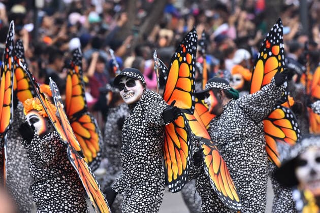 Day of the Dead International Parade in Mexico City MEXICO CITY, MEXICO - OCTOBER 27: Participants dressed as monarch butterfly take part during the commemorative Day of the Dead International Parade as part of celebrations of the Mexican traditions Day of the Dead (Dia de Muertos) at Hemiciclo a Juarez on October 27, 2019 in Mexico City, Mexico  Copyright: xCarlosxTischlerx EYE_0091