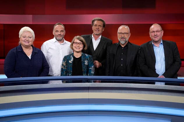 Antje Hermenau, Dirk Neubauer, Clara Ehrenwerth, Hajo Schumacher, Herfried Münkler und Joerg Helge Wagner in der ARD-Talkshow hart aber fair im Studio Adlershof. Berlin, 28.10.2019 *** Antje Hermenau, Dirk Neubauer, Clara Ehrenwerth, Hajo Schumacher, Herfried Münkler and Joerg Helge Wagner in the ARD talk show hart aber fair at Studio Adlershof Berlin, 28 10 2019 Foto:xT.xBartillax xFuturexImage