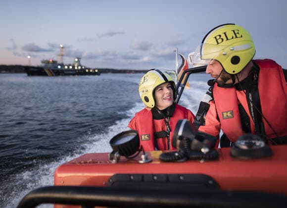 Entertainment Themen der Woche KW44 Bilder des Jahres 2019, News 10 Oktober Entertainment Bilder des Tages Bundeslandwirtschaftsministerin Julia Kloeckner (CDU) in einem Einsatzboot auf der Flensburger Foerde Im Rahmen ihres Besuchs des Fischereischutzboots -Seeadler- in Flensburg, 29.10.2019 Berlin Germany *** Federal Minister of Agriculture Julia Kloeckner CDU in an emergency boat on the Flensburger Foerde During her visit to the fishing protection boat Seeadler in Flensburg, 29 10 2019 Berlin Germany Copyright: xXanderxHeinl photothek.netx