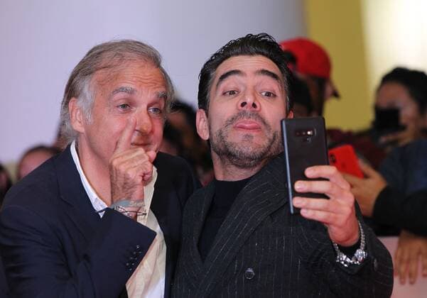 Mexican director Paco Arango (L) and the actor Omar Chaparro (R) pose on the red carpet of the movie Los Rodriguez y el más allá , in Mexico City, Mexico, 29 October 2019. The comedy produced in Spain and directed by Mexican director Paco Arango, shows that cinema can cure cancer and hunger for hundreds of Mexican children, since much of the film s collection which will be released on November 1 will be dedicated to these purposes. Los Rodríguez y el más allá : how cinema can cure Mexican children !ACHTUNG: NUR REDAKTIONELLE NUTZUNG!  Copyright: xMarioxGuzmanx AME7755 20191030-637080096062375292
