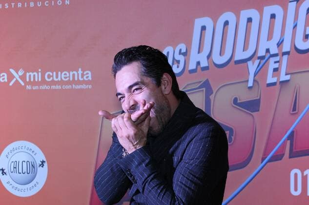 Actor Omar Chaparro poses on the red carpet of the movie Los Rodriguez y el más allá , in Mexico City, Mexico, 29 October 2019. The comedy produced in Spain and directed by Mexican director Paco Arango, shows that cinema can cure cancer and hunger for hundreds of Mexican children, since much of the film s collection which will be released on November 1 will be dedicated to these purposes. Los Rodríguez y el más allá : how cinema can cure Mexican children !ACHTUNG: NUR REDAKTIONELLE NUTZUNG!  Copyright: xMarioxGuzmanx AME7739 20191030-637080097316127721