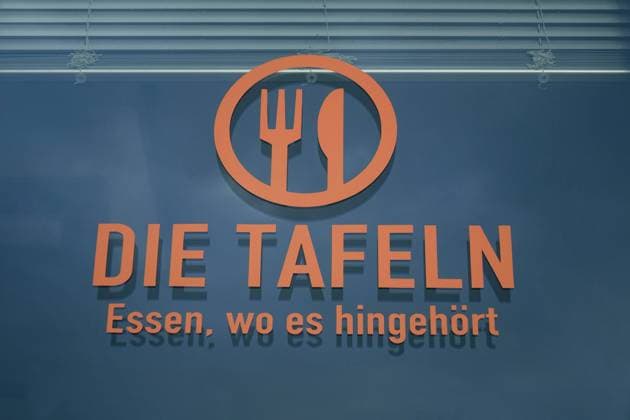die Tafel in Stassfurt 13.10.2019, Stassfurt, Steinstrasse, Sachsen Anhalt, Die Tafel ist eine gemeinnuetzige Hilfsorganisation. *** the Tafel in Stassfurt 13 10 2019, Stassfurt, Steinstrasse, Sachsen Anhalt, The Tafel is a charitable aid organisation