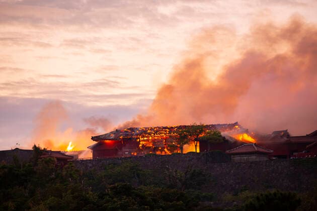 News Bilder des Tages Bilder des Jahres 2019, News 10 Oktober Japan, Weltkulturerbe Burg Shuri niedergebrannt Flames at Shurijo Castle in Naha on the morning of October 31, 2019 in Okinawa, Japan. A fire broke out at the World Heritage listed site during the early hours of the morning.  (115511639)