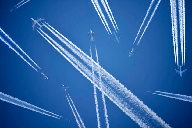 PHOTOMONTAGE, airplanes with condensation trails in the sky ** NUR FUER REDAKTIONELLE ZWECKE ** EDITORIAL USE ONLY **