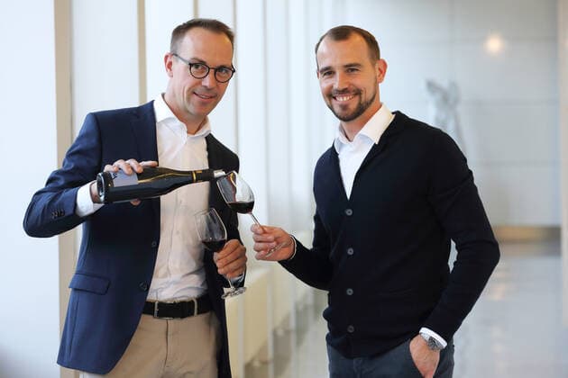 HANSJÖRG UND MATTHIAS ALDINGER WEINGUT ALDINGER WINZER DES JAHRES AUSZEICHNUNG DES VINUM WEINGUIDE DEUTSCHLAND 2020 MAINZ 