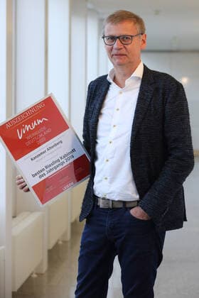 GUENTHER JAUCH WEINGUT VON OTHEGRAVEN KANZEMER ALTENBERG BESTER RIESSLING KABINETT DES JAHRGANGS 2018 AUSZEICHNUNG DES VINUM WEINGUIDE DEUTSCHLAND 2020 MAINZ 