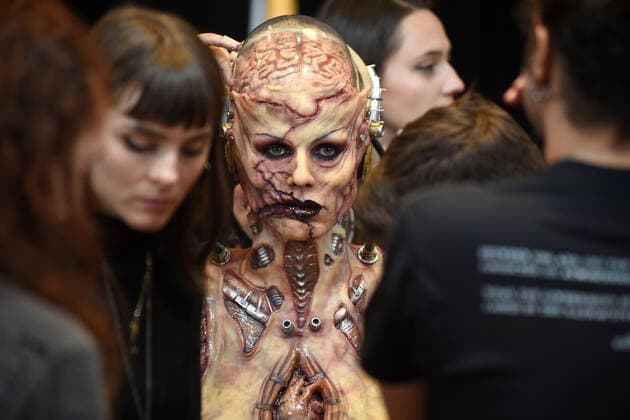 Bilder des Jahres 2019, Entertainment 10 Oktober October 31, 2019, New York, NY, USA: October 31, 2019 New York City..Heidi Klum gets ready for Halloween In the window of Amazon on October 31, 2019 in New York City. New York USA *** October 31, 2019, New York, NY, USA October 31, 2019 New York City Heidi Klum gets ready for Halloween In the window of Amazon on October 31, 2019 in New York City New York USA  - ZUMAny1_ 20191031_zaf_ny1_243 Copyright: xKristinxCallahanx