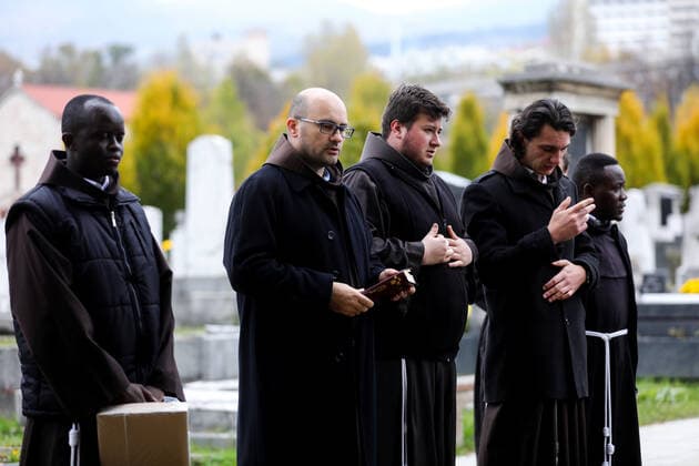 Bilder des Jahres 2019, News 11 November News Bilder des Tages All Saints Day in Sarajevo 01.11.2019., Sarajevo, Bosnia i Herzegovina - Commemoration of All Saints Day on Saint Mark and Saint Joseph cemetery in Sarajevo.  ArminxDurgut PIXSELL