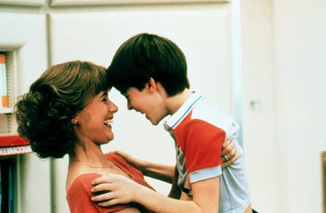 Mary Beth Hurt & Barret Oliver Characters: Joyce Richardson & Daryl Film: D.A.R.Y.L.; Daryl (1985) Director: Andrew Birkin 14 June 1985  Copyright: MaryxEvansxAFxArchivexColumbiaxPictures 12462067 editorial use only