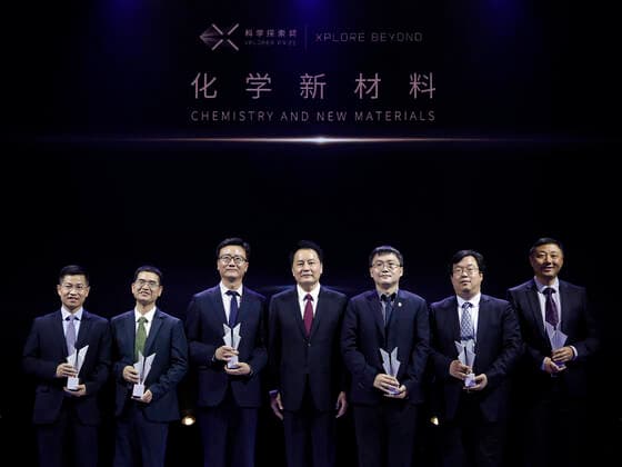 (191102) -- BEIJING, Nov. 2, 2019 -- Awardees of Xplorer Prize in chemistry and new materials field pose for a group photo with the presenter during the 2019 Xplorer Prize award ceremony in Beijing, capital of China, Nov. 2, 2019. The 2019 Xplorer Prizeawards ceremony kicked off here on Saturday. The Xplorer Prize was jointly initiated by Tencent Chairman and CEO Pony Ma and 14 scientists in 2018 to support full-time Chinese mainland-based scientists under age of 45 in areas of fundamental science and cutting-edge technologies. The 50 winners were from 26 organizations across China, including research institutions, universities and an enterprise. Nine of them were under the age of 35. ) CHINA-BEIJING-XPLORER PRIZE-AWARDS CEREMONY (CN) ShenxBohan 