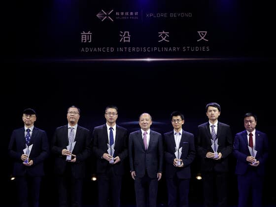 (191102) -- BEIJING, Nov. 2, 2019 -- Awardees of Xplorer Prize in advanced interdisciplinary studies field pose for a group photo with the presenter during the 2019 Xplorer Prize award ceremony in Beijing, capital of China, Nov. 2, 2019. The 2019 Xplorer Prizeawards ceremony kicked off here on Saturday. The Xplorer Prize was jointly initiated by Tencent Chairman and CEO Pony Ma and 14 scientists in 2018 to support full-time Chinese mainland-based scientists under age of 45 in areas of fundamental science and cutting-edge technologies. The 50 winners were from 26 organizations across China, including research institutions, universities and an enterprise. Nine of them were under the age of 35. ) CHINA-BEIJING-XPLORER PRIZE-AWARDS CEREMONY (CN) ShenxBohan 