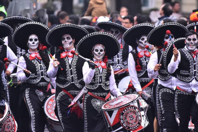 Bilder des Jahres 2019, News 11 November News Bilder des Tages Mega Day of the Dead Parade in Mexico MEXICO CITY, MEXICO - NOVEMBER 2: People take part during the Mega Day of the Dead Parade, more than 2,500 participants including choreographers, visual artists and allegorical cars attended as part of the Dia de Muertos celebrations to celebrate the dead in their day with traditional Mexican celebrations at Reforma Avenue on October 2, 2019 in Mexico City, Mexico  Copyright: xCarlosxTischlerx EYE_6595