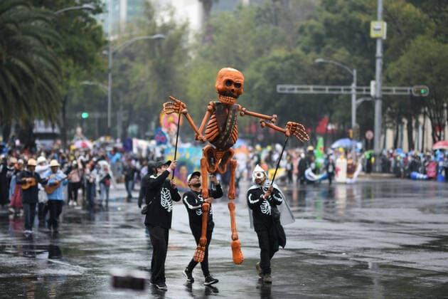 (191102) -- MEXICO CITY, Nov. 2, 2019 -- People participate in the Day of the Dead Parade in downtown Mexico City, capital of Mexico, on Nov. 2, 2019. Thousands of Mexicans gathered on Saturday in downtown Mexico City to take part in the parade as part of the celebrations of the annual Day of the Dead. ) MEXICO-MEXICO CITY-DAY OF THE DEAD-PARADE XinxYuewei 