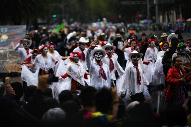 (191102) -- MEXICO CITY, Nov. 2, 2019 -- People participate in the Day of the Dead Parade in downtown Mexico City, capital of Mexico, on Nov. 2, 2019. Thousands of Mexicans gathered on Saturday in downtown Mexico City to take part in the parade as part of the celebrations of the annual Day of the Dead. ) MEXICO-MEXICO CITY-DAY OF THE DEAD-PARADE XinxYuewei 