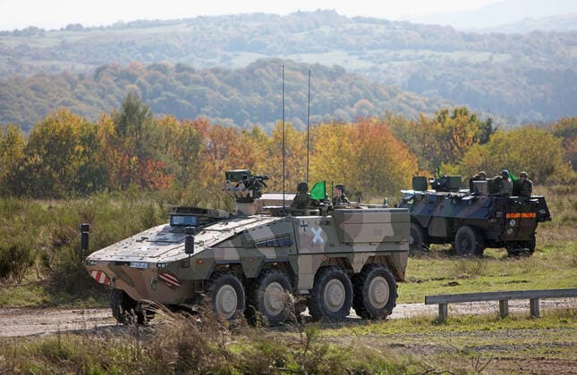 Ein Transport-Kraftfahrzeug der Bundeswehr der Deutsch-Französischen Brigade vom Typ GTX BOXER auf dem Truppenübungsplatz Baumholder. Die Deutsch-Französiche Brigade (DF-Brigade) führt im Oktober 2019 die Übung Feldberg auf dem Truppenübungsplatz Baumholder durch. Teil der Übung ist am 14. Oktober 2019 die Operation Thunderstruck im scharfen Schuss. Baumholder Rheinland-Pfalz Deutschland *** A transport vehicle of the German Federal Armed Forces of the German French Brigade of the type GTX BOXER on the military training area Baumholder The German French Brigade DF Brigade leads in October 2019 the exercise Feldberg on the military training area Baumholder through part of the exercise is on 14 October 2019 the operation Thunderstruck in the sharp shot Baumholder Rheinland Pfalz Germany