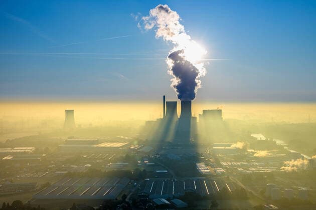 IMAGO Nature: Unsere Erde, Umweltverträgliche Herausforderungen, Kohlendioxid Luftbild, Kohlekraftwerk Westfalen der RWE, Morgenimpression, Gegenlich mit blauem Himmel und Kraftwerksqualm, Kühlturm, Hamm, Ruhrgebiet, Nordrhein-Westfalen, Deutschland !ACHTUNGxMINDESTHONORARx60xEURO! *** Aerial view, RWEs Westfalen coal-fired power plant, morning impression, back light with blue sky and power plant smoke, cooling tower, Hamm, Ruhr area, North Rhine-Westphalia, Germany ACHTUNGxMINDESTHONORARx60xEURO