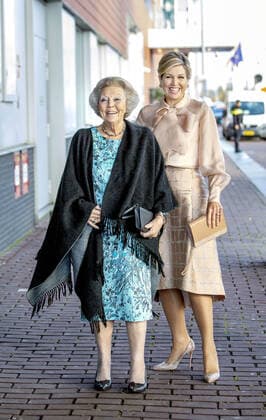 Bilder des Jahres 2019, Entertainment 11 November Entertainment Themen der Woche KW45 Entertainment Bilder des Tages 04-11-2019 Amsterdam Queen Máxima and Princess Beatrix arriving for the Prins Bernhard Cultuurfonds Prijs 2019 to the Hollandsche Molen Association, the association is the authority in the field of milling in the Netherlands, at the Muziekgebouw aan ’t IJ in Amsterdam. The Cultuurfonds awarded this oeuvre prize of 150.000 euro annually to a person or institution with a large track record in the field of culture, nature or science in the Netherlands.  Copyright: xPPEx