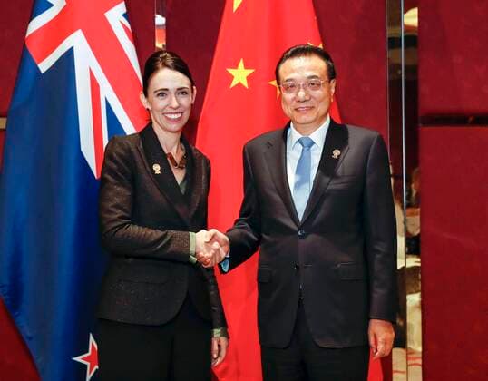 BANGKOK, THAILAND - NOVEMBER 04: New Zealand s Prime Minister Jacinda Ardern (L) shakes hands with Chinese Premier Li Keqiang during a meeting on the sidelines of the 22nd ASEAN-China Summit on November 4, 2019 in Bangkok, Thailand.  Copyright: xVCGx CFP111257661014