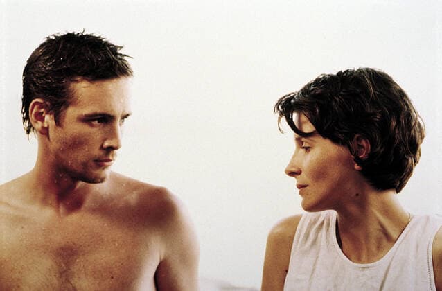 Alexis Loret & Juliette Binoche Characters: Martin Sauvagnac, Alice Film: Alice And Martin (1998) Director: Andre Techine 23 October 1998 10A44563  Copyright: MaryxEvansxAFxArchivexCanal+ 12586286 editorial use only