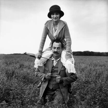 Audrey Tautou & Albert Dupontel Characters: Mathilde & Celestin Poux Film: A Very Long Engagement; Un Long Dimanche De Fiancailles (Un long dimanche de fianþailles) Fr Usa 2004, Director: Jean-Pierre Jeunet 27 October 2004  Copyright: MaryxEvansxAFxArchivexWarnerxBros. 12589134 editorial use only