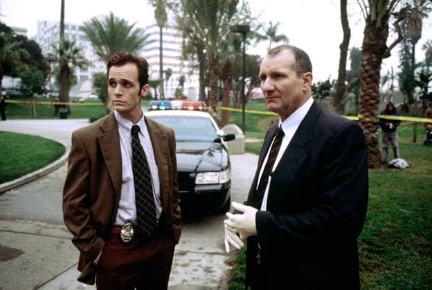 Ethan Embry & Ed O Neill Characters: Det. Frank Smith & Lt. Joe Friday Television: L.A. Dragnet (2003) 02 February 2003  Copyright: MaryxEvansxAFxArchivexAbc 12610530 editorial use only