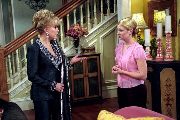 Barbara Eden & Melissa Joan Hart Television: Sabrina, The Teenage Witch : Season 7 (2002) 20 September 2002  Copyright: MaryxEvansxAFxArchivexAbc 12620985 editorial use only