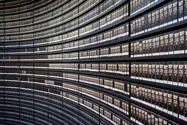 IMAGO Creative: Dichotomien, Reflexionen - Architektur IMAGO Creative: Dichotomien, Reflexionen Hall of Names commemorating millions of Jews murdered during Holocaust Israel, Jerusalem District, Jerusalem ,editorial use only CR_NWDK191017B-216137-01