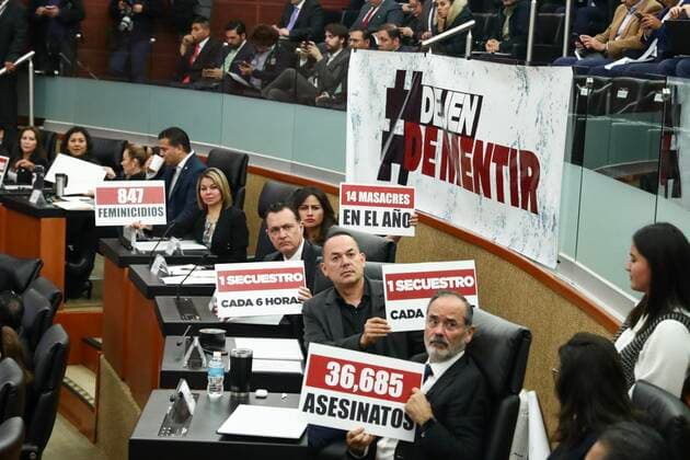 November 5, 2019: EUM20191105POL11.JPG.CIUDAD DE MEXICO, SenateSenado-Sesion.- Aspectos de la comparecencia del titular de la Secretaria de Seguridad y Proteccion Ciudadana (SSPC), Alfonso Durazo Montano, ante el Senado de la Republica este 5 de noviembre de 2019. En imagen, senadores protestando contra Durazo con figuras de Pincho, al declarar que la secretaria miente respecto a la situacion de violencia en el pais. Foto: Agencia EL UNIVERSALDiego Simon SanchezAFBV.  - ZUMAu78_ 20191105_zaf_u78_030 Copyright: xElxUniversalx