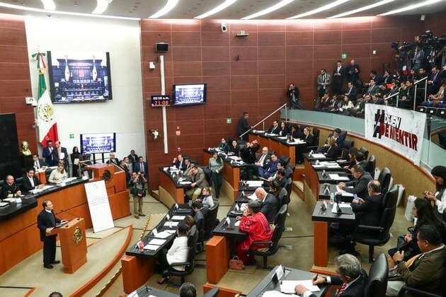 November 5, 2019: EUM20191105POL14.JPG.CIUDAD DE MEXICO, SenateSenado-Sesion.- Aspectos de la comparecencia del titular de la Secretaria de Seguridad y Proteccion Ciudadana (SSPC), Alfonso Durazo Montano, ante el Senado de la Republica este 5 de noviembre de 2019. En imagen, senadores protestando contra Durazo con figuras de Pincho, al declarar que la secretaria miente respecto a la situacion de violencia en el pais. Foto: Agencia EL UNIVERSALDiego Simon SanchezAFBV.  - ZUMAu78_ 20191105_zaf_u78_034 Copyright: xElxUniversalx