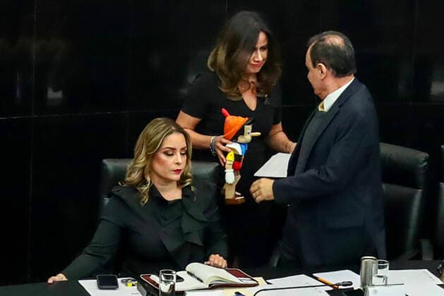 November 5, 2019: EUM20191105POL15.JPG.CIUDAD DE MEXICO, SenateSenado-Sesion.- Aspectos de la comparecencia del titular de la Secretaria de Seguridad y Proteccion Ciudadana (SSPC), Alfonso Durazo Montano, ante el Senado de la Republica este 5 de noviembre de 2019. En imagen, senadores protestando contra Durazo con figuras de Pinocho, al declarar que la secretaria miente respecto a la situacion de violencia en el pais. Foto: Agencia EL UNIVERSALDiego Simon SanchezAFBV.  - ZUMAu78_ 20191105_zaf_u78_037 Copyright: xElxUniversalx