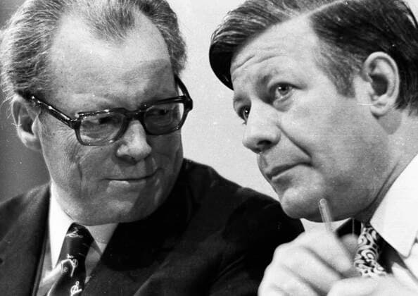 SPD-Parteitag 1972 DEU, Deutschland, Dortmund: Die Wahl zum Bundestag 1972, hier der SPD-Parteitag am 13.10.1972 in Dortmund, endete mit der groessten Zustimmung fuer die SPD in der Geschichte der Bundesrepublik. Helmut Schmidt, Willy Brandt DEU, Germany, Dortmund: The election to the Bundestag in 1972, here the SPD party conference in Dortmund on 13.10.1972, ended with the greatest approval for the SPD in the history of the Federal Republic. NRW