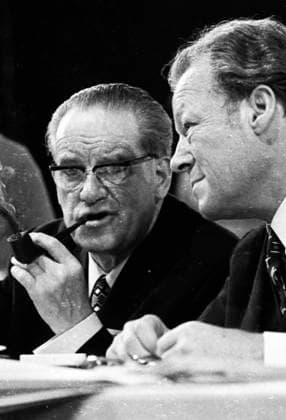 SPD-Parteitag 1972 DEU, Deutschland, Dortmund: Die Wahl zum Bundestag 1972, hier der SPD-Parteitag am 13.10.1972 in Dortmund, endete mit der groessten Zustimmung fuer die SPD in der Geschichte der Bundesrepublik.Herbert Wehner, Willy Brandt von l. DEU, Germany, Dortmund: The election to the Bundestag in 1972, here the SPD party conference in Dortmund on 13.10.1972, ended with the greatest approval for the SPD in the history of the Federal Republic. NRW