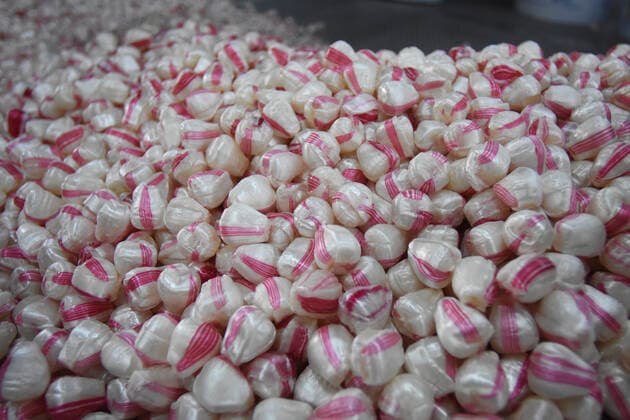 La Giralda: Sweet Factory in Mexico MEXICO CITY, MEXICO - NOVEMBER 6: Details of candy during its manufacture at the La Giralda candy factory. La Giralda is one of most important factory of confectionery dedicate to produce chocolates, candies, sweet gummies, mint sweets, candies, chocolate raisins to distribute this Christmas season. on November 6, 2019 in Mexico City, Mexico  Copyright: xCarlosxTischlerx EYE_2388