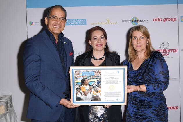 Igor Cesar, Maria Fernanda Espinosa and Alexandra Wandel at the Charity Dinner during the presentation of the Future Policy Award on 6 11 2019 in Hamburg The presentation of the Future Policy Award 2019 in Hamburg