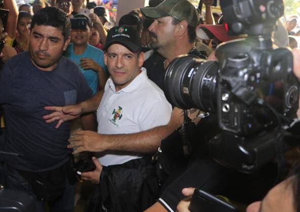 **CORRECTS SOURCE**The leader of the Pro Santa Cruz Committee, Luis Fernando Camacho (C), greets his supporters upon his arrival in Santa Cruz, Bolivia, 06 November 2019. The Bolivian protest leader Luis Fernando Camacho managed to arrive in La Paz on 06 November, after supporters of President Evo Morales prevented him from leaving El Alto Airport the day before. According to media reports, Camacho plans to lead a rally to the presidential palace and demand that President Morales sign a pre-written resignation letter. President Morales won a fourth term in office during the 20 October general elections. Protest leader opposed to President Morales reaches La Paz !ACHTUNG: NUR REDAKTIONELLE NUTZUNG!  Copyright: xJuanxCarlosxTorrejonx AME1142 20191107-637087127327483837
