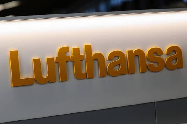 07 11 2019, xmkx, News Flight attendants strike at Lufthansa, Frankfurt Airport v l Logo, lettering, Lufthansa, symbolic image, Frankfurt am Main Hessen Germany DE Airport
