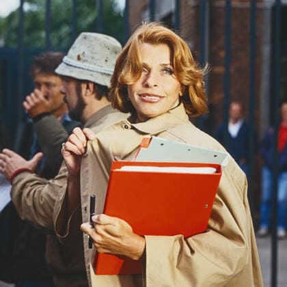 Kir Royal, Fernsehserie, Deutschland 1986, Regie: Helmut Dietl, Folge Wer reinkommt, ist drin , Darsteller: Senta Berger Copyright: KPA Nur redaktionelle Nutzung. Editorial usage only. UnitedArchives55000560 !ACHTUNG AUFNAHMEDATUM GESCHÄTZT!