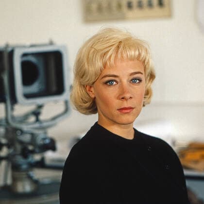 Regina auf den Stufen, Fernsehserie, Deutschland 1992, Regie: Bernd Fischerauer, Folge: Korken und Kamelle , Darsteller: Katja Riemann Copyright: KPA Nur redaktionelle Nutzung. Editorial usage only. UnitedArchives55000567 !ACHTUNG AUFNAHMEDATUM GESCHÄTZT!