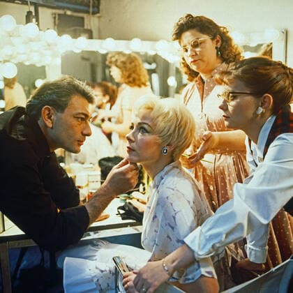 Regina auf den Stufen, Fernsehserie, Deutschland 1992, Regie: Bernd Fischerauer, Folge: Die Mondfrau , Darsteller: Serge Avedikian, Katja Riemann, Ida Arndt, Roswitha Schreiner Copyright: KPA Nur redaktionelle Nutzung. Editorial usage only. UnitedArchives55000572 !ACHTUNG AUFNAHMEDATUM GESCHÄTZT!