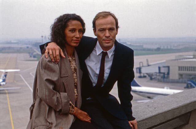 Duett in Bonn, Fernsehserie, Deutschland 1987, Folge Das Tor zur Glückseligkeit , Darsteller: Karin Boyd, Heiner Lauterbach Copyright: KPA Nur redaktionelle Nutzung. Editorial usage only. UnitedArchives55001795 !ACHTUNG AUFNAHMEDATUM GESCHÄTZT!