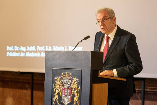 The Hamburg Science Prize 2019 is awarded to Dr Jutta Gärtner by the Hamburg Academy of Sciences in the City Hall to Dr Jutta Gärtner Prof Dr Edwin J Kreuzer, President of the Hamburg Academy of Sciences, and the Hamburg Science Prize 2019 is awarded to Dr Jutta Gärtner by the Hamburg Academy of Sciences in the City Hall to those present,