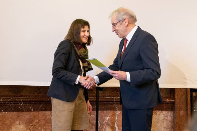 Dr Jutta Gärtner awarded the Hamburg Science Prize 2019 by the Hamburg Academy of Sciences in the City Hall to Dr Jutta Gärtner The prizewinner receives the certificate from Edwin J Kreuzer, President of the Hamburg Academy of Sciences and Humanities. The Hamburg Science Prize 2019 is awarded to Dr Jutta Gärtner by the Hamburg Academy of Sciences in the City Hall,