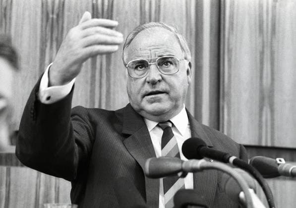 Deutschland, Bonn, 22.08.1989. Archiv-Nr.: 07-54-37 Pressekonferenz Bundeskanzler Kohl Foto: Bundeskanzler Helmut Kohl Pressekonferenz Bundeskanzler Kohl *** Germany, Bonn, 22 08 1989 Archive No 07 54 37 Press conference Federal Chancellor Kohl Photo Federal Chancellor Helmut Kohl Press conference Federal Chancellor Kohl