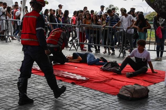 People leave after a concert at the facilities of the Generalisimo Francisco de Miranda Park, in Caracas, Venezuela, 9 November 2019. A young woman died and at least 20 people were injured this Saturday in the middle of the disorder that was generated in the park, where a free concert was planned that brought together tens of thousands of teenagers and was suspended after two songs. One deceased and dozens injured after failed free concert in Caracas !ACHTUNG: NUR REDAKTIONELLE NUTZUNG!  Copyright: xRaynerxPenax AME2280 20191109-637089305340323177