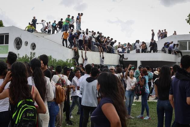 People leave after a concert at the facilities of the Generalisimo Francisco de Miranda Park, in Caracas, Venezuela, 9 November 2019. A young woman died and at least 20 people were injured this Saturday in the middle of the disorder that was generated in the park, where a free concert was planned that brought together tens of thousands of teenagers and was suspended after two songs. One deceased and dozens injured after failed free concert in Caracas !ACHTUNG: NUR REDAKTIONELLE NUTZUNG!  Copyright: xRaynerxPenax AME2277 20191109-637089305331729452