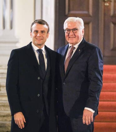 Emmanuel Macron, Präsident von Frankreich und Frank-Walter Steinmeier, Bundespräsident, vor dem anschließenden Abendessen im Schloss Bellevue am 10.11.2019 in Berlin Bundespräsident Steinmeier trifft Emmanuel Macron in Berlin *** Emmanuel Macron, President of France and Frank Walter Steinmeier, Federal President, before the subsequent dinner at Bellevue Castle on 10 11 2019 in Berlin Federal President Steinmeier meets Emmanuel Macron in Berlin