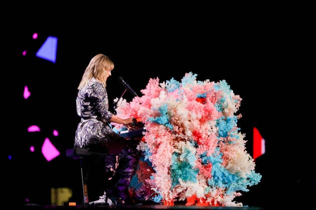 Bilder des Jahres 2019, Entertainment 11 November Entertainment Themen der Woche KW46 Entertainment Bilder des Tages November 11, 2019, Shanghai, China: Taylor Swift performs at the 2019 Tmall SinglesÂ¡Â¯ Day Gala at Mercedes-Benz Arena in Shanghai, China, 10 November 2019. Shanghai China  - ZUMAc43_ 20191111_zaf_c43_003 Copyright: xStringerx