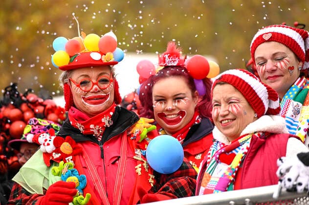Bilder des Jahres 2019, Entertainment 11 November Entertainment Themen der Woche KW46 News Bilder des Tages Jecken beim Auftakt des Kölner Karnevals auf dem Heumarkt. Köln, 11.11.2019 *** Jecken at the opening of the Cologne Carnival on the Heumarkt Cologne, 11 11 2019 Foto:xJ.xKrickx xFuturexImage