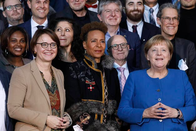Bilder des Jahres 2019, News 11 November News Themen der Woche KW46 News Bilder des Tages Staatsministerin Annette Widmann-Mauz, Jocelyn B. Smith, Bundeskanzlerin Angela Merkel, Deutschland, Berlin, Bundeskanzleramt, Teilnahme der BK’in an der Veranstaltung zur Verleihung des Nationalen Integrationspreises, 11.11.2019 *** Minister of State Annette Widmann Mauz, Jocelyn B Smith, Chancellor Angela Merkel, Germany, Berlin, Federal Chancellery, Participation of the BKin in the National Integration Award Ceremony, 11 11 2019